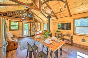 Rustic-Chic Woodland Hideaway with Hot Tub!